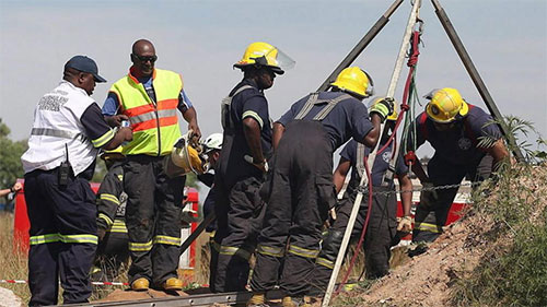 Rescatados ilesos los obreros atrapados en una mina de Sudáfrica